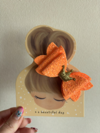 Oranje haarstrikje met kroon
