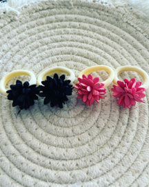 Haarelastiekjes met bloemetjes (zwart)