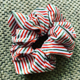 Kerst scrunchie gestreept.