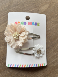 Haarspeldjes met bloem/ madeliefje
