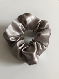 Scrunchie Licht grijs/zilver