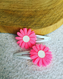 Haarspeldjes met Daisy flowers.Neon roze/glitter wit.