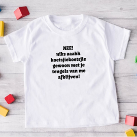 Kinder T-shirt met de opdruk: Nee niks ahh koetsjiekoetsji gewoon met je tengels van mij afblijven
