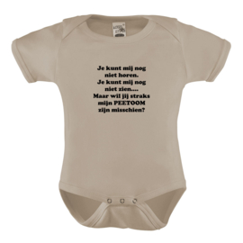 Baby romper: Je kunt mij nog niet horen. Je kunt mij nog niet zien. Maar wil jij straks mijn peetoom zijn misschien?