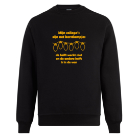 Foute kerst sweater: Mijn collega’s zijn net kerstlampjes, de helft werkt niet en de andere helft is in de war