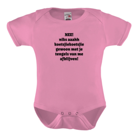 Baby romper: Nee! niks ahh koetsjiekoetsji gewoon met je tengels van me afblijven!