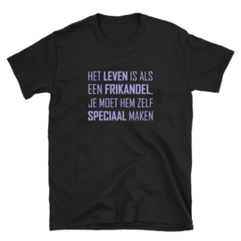 Volwassen T-shirt: Het leven is als een frikandel je moet hem zelf speciaal maken