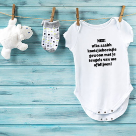 Baby romper: Nee! niks ahh koetsjiekoetsji gewoon met je tengels van mij afblijven!