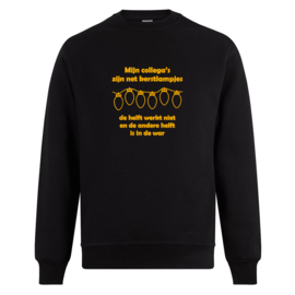 Foute kerst sweater: Mijn collega’s zijn net kerstlampjes, de helft werkt niet en de andere helft is in de war