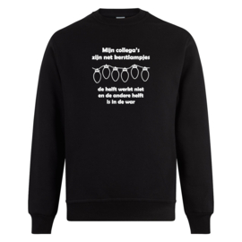 Volwassen sweater: Mijn collega’s zijn net kerstlampjes, de helft werkt niet en de andere helft is in de war