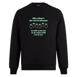 Foute kerst sweater: Mijn collega’s zijn net kerstlampjes, de helft werkt niet en de andere helft is in de war