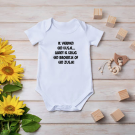 Baby romper: Ik verdien een kusje want ik krijg een broertje of een zusje!