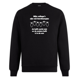 Foute kerst sweater: Mijn collega’s zijn net kerstlampjes, de helft werkt niet en de andere helft is in de war