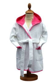 Wit/ roze badjas met naam geborduurd 0-12 maanden