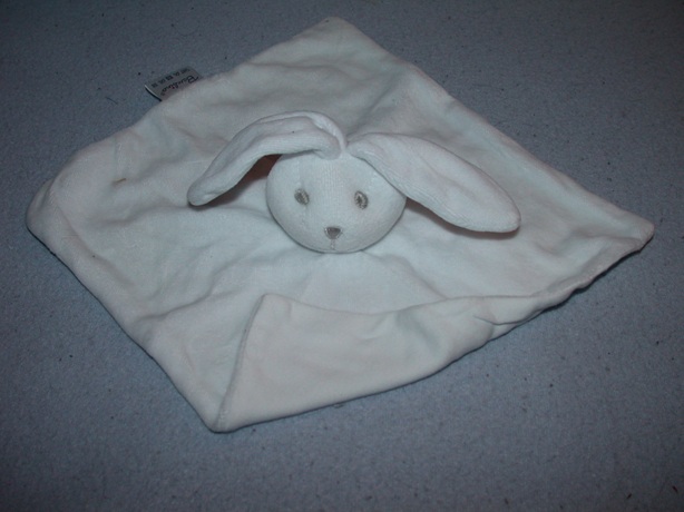 K-1175  Bambino kroeldoekje konijn, wit