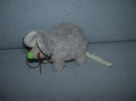 M-281  Happy Horse muisje Macho nr.1  2006 - 16 cm