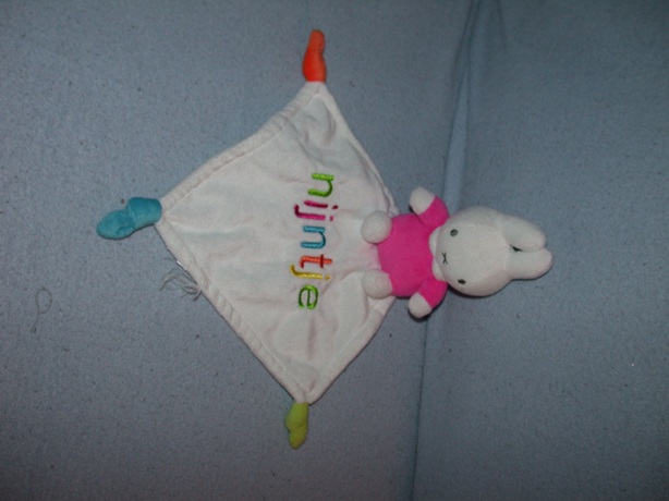 K-823  Tiamo Nijntje met kroeldoekje