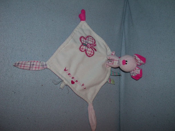 H-885  Tiamo hondje Pip met kroeldoekje