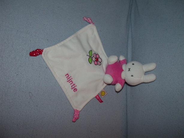 K-1211  Tiamo Nijntje met kroeldoekje