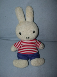 K-394  Jemini/Mercis Nijntje/Miffy met kleertjes - 34 cm