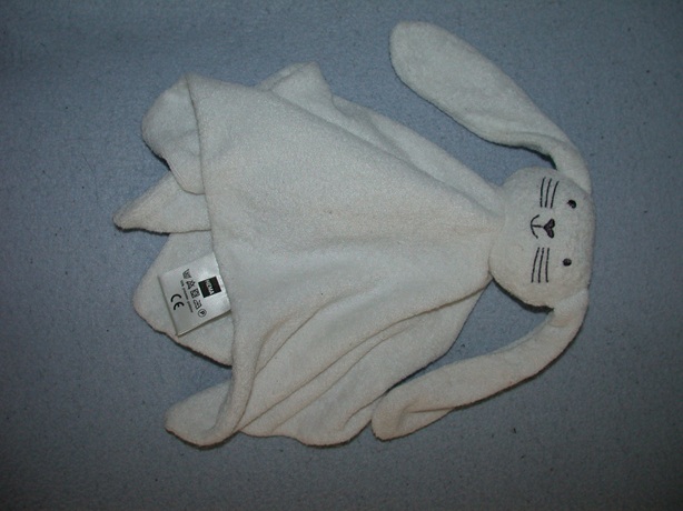 K-1414  Hema kroeldoek konijn - satijnen label