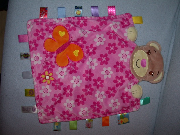 B-1799  Kids II Taggies kroeldoek/labeldoek/Peek-a-Boo blanket beer
