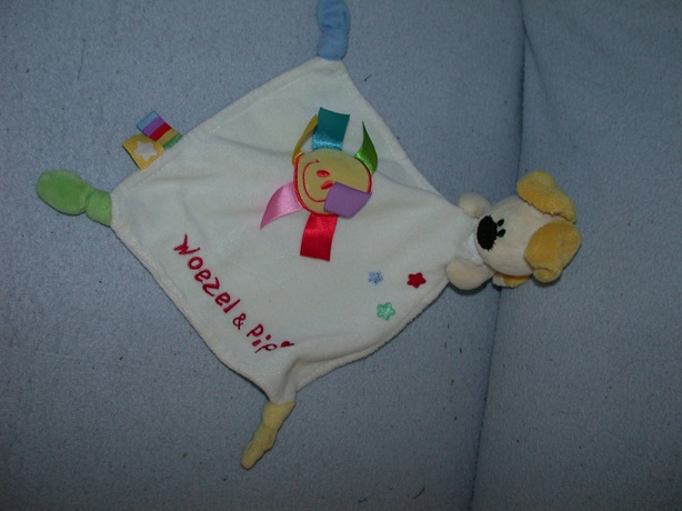 H-935  Tiamo hondje Pip met kroeldoekje