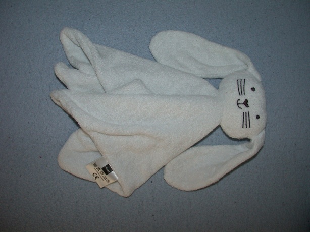 K-1414  Hema kroeldoek konijn - satijnen label