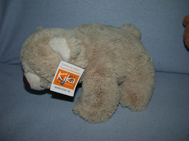 B-972  Gloednieuw! Ostoy/Kika beer - 31 cm (Dordrecht) - kraaloogjes