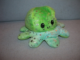 KP-2764  Moody octopus, groen/blauw gevlamd met sterretjes - 27 cm