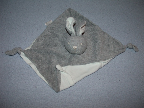 K-592  Bambino kroeldoekje konijn, grijs