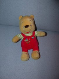 B-1882  Nicotoy beer Winnie de Poe met kleertjes - 25 cm