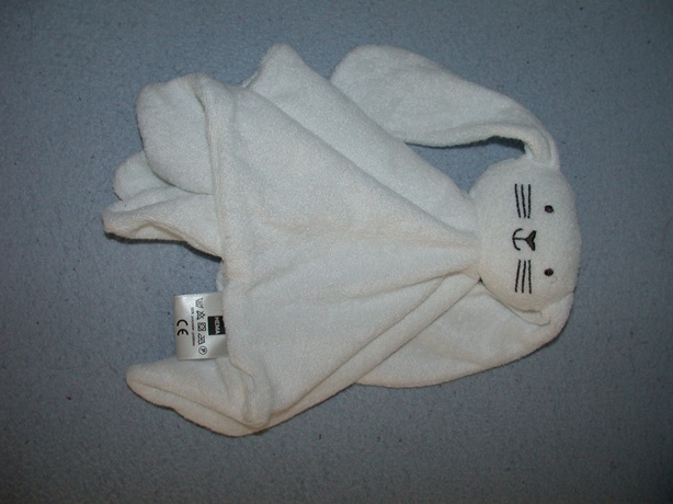 K-1414  Hema kroeldoek konijn - satijnen label