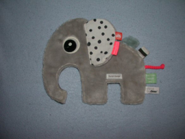 KP-2520  Done by Deer kroeldoekje/speendoekje olifant Elphee