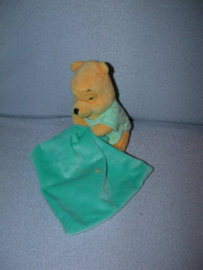 B-2176  Nicotoy Glow in the Dark Winnie de Poe met kroeldoekje