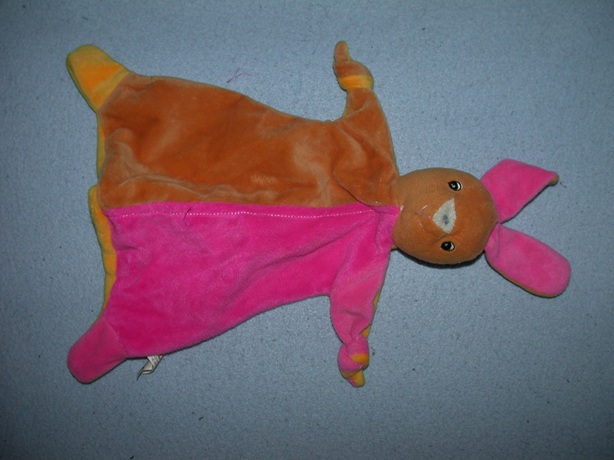 K-1143  Toi-Toys kroeldoekje konijn, lange armen - vlekje