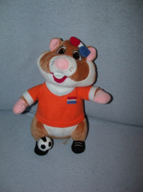 AJ-1776  Albert Heijn hamster als voetballer - meisje - 27 cm