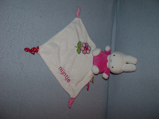 K-1211  Tiamo Nijntje met kroeldoekje
