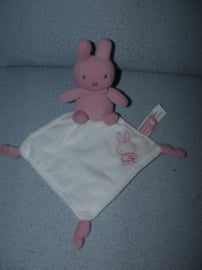 K-1684  Tiamo Nijntje (11 cm) met kroeldoekje
