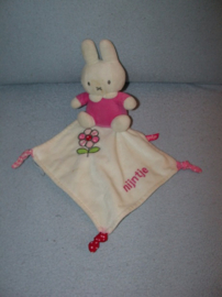 K-1211  Tiamo Nijntje met kroeldoekje