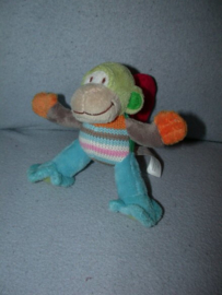 AJ-1179  Happy Horse rammelaar aap Monkey Mo met wenkbrauwboog