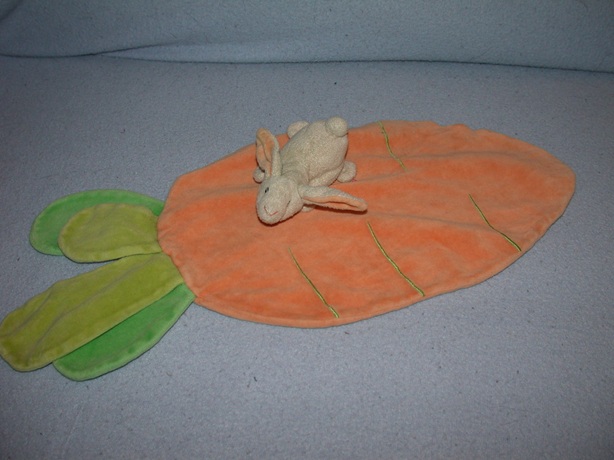 K-894  Egmont Toys kroeldoekje wortel met konijn