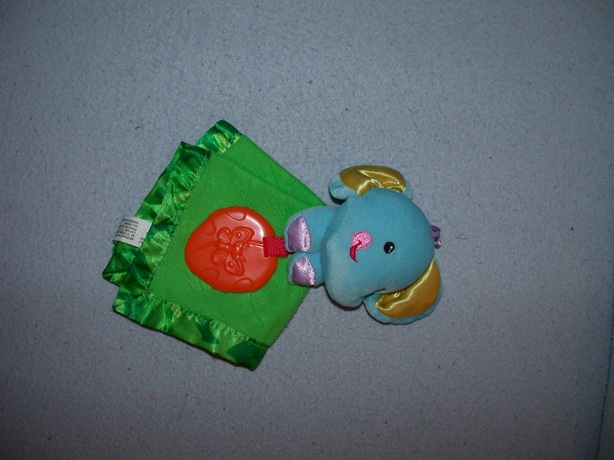 KP-1854  Fisher Price kroeldoekje olifant met bijtstuk