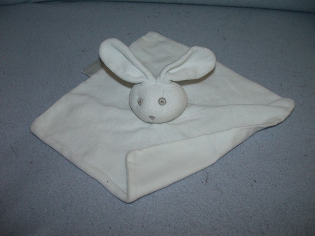 K-1175  Bambino kroeldoekje konijn, wit