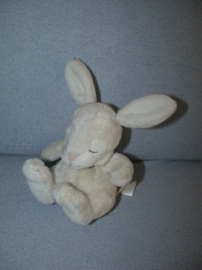 K-1199  H&M slapend konijntje - 15 cm