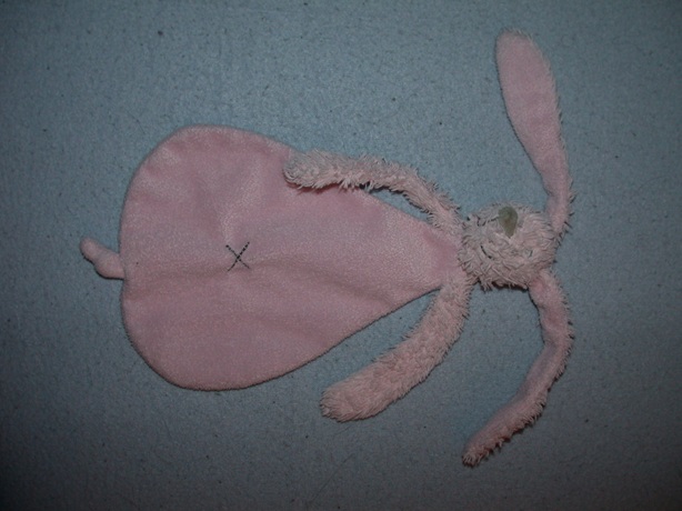 K-941  Happy Horse kroeldoekje konijn Pink Rabbit Richie tuttle