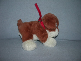 H-1154  Family Shop hond met halsband en riem - 25 cm