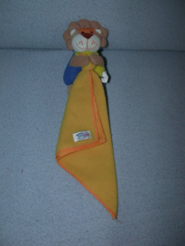 KP-1138  Simba Baby leeuwtje met kroeldoekje