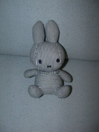 K-1597  Tiamo gestreepte Nijntje/Miffy - 21 cm