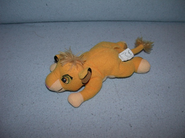 KP-1820  Disney/Merison leeuw Simba uit the Lion King - 20 cm